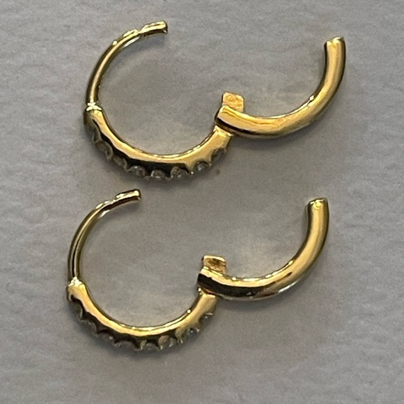 New Authentic Pandora Sparkling Huggie Hoop Earrings 14k gold plated ss & cz - Picture 10 of 13